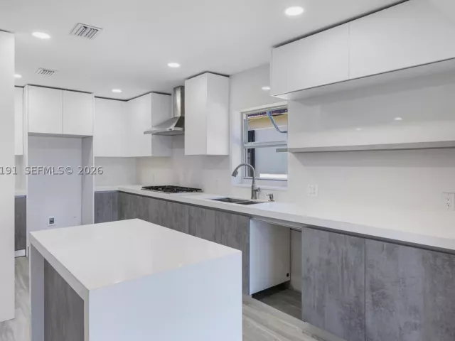 5-bedroom home for rent in Miami Beach - 1451 Stillwater Dr - MondialRealty