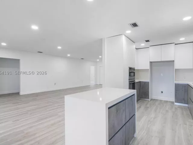5-bedroom home for rent in Miami Beach - 1451 Stillwater Dr - MondialRealty