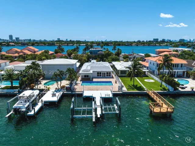 5-bedroom home for rent in Miami Beach - 1451 Stillwater Dr - MondialRealty