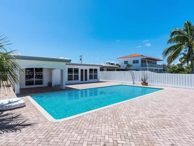 5-bedroom home for rent in Miami Beach - 1451 Stillwater Dr - MondialRealty