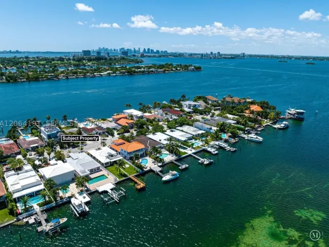 5-bedroom home for rent in Miami Beach - 1451 Stillwater Dr - MondialRealty