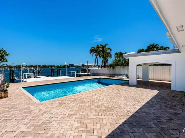 5-bedroom home for rent in Miami Beach - 1451 Stillwater Dr - MondialRealty