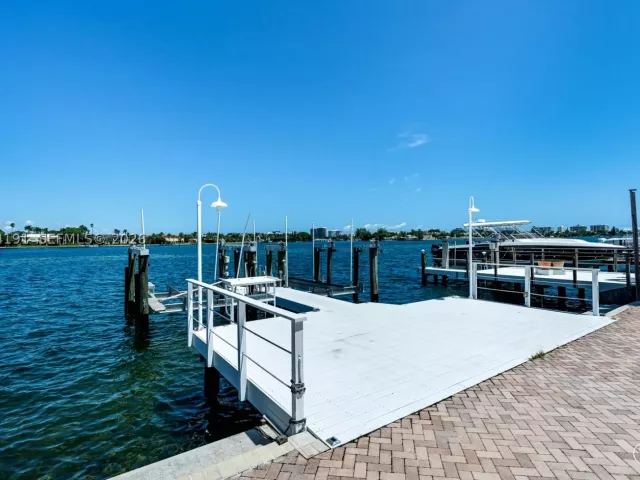 5-bedroom home for rent in Miami Beach - 1451 Stillwater Dr - MondialRealty