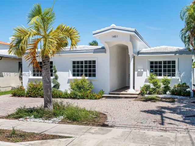 5-bedroom home for rent in Miami Beach - 1451 Stillwater Dr - MondialRealty