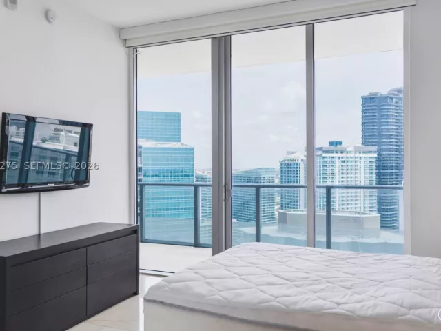 1-bedroom condo for rent in Miami - 1300 Brickell Bay Dr 4300 - MondialRealty