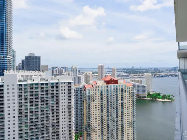 1-bedroom condo for rent in Miami - 1300 Brickell Bay Dr 4300 - MondialRealty