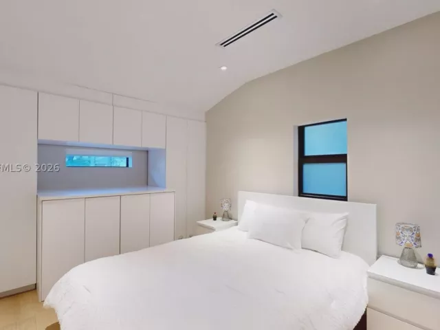 4-bedroom home for sale in Miami - 1277 SW 19th St - MondialRealty