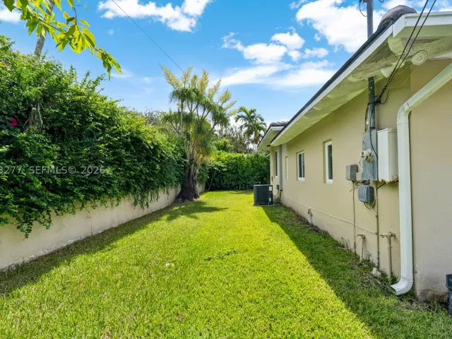 4-bedroom home for rent in Coral Gables - 2514 E Granada Blvd n/a - MondialRealty