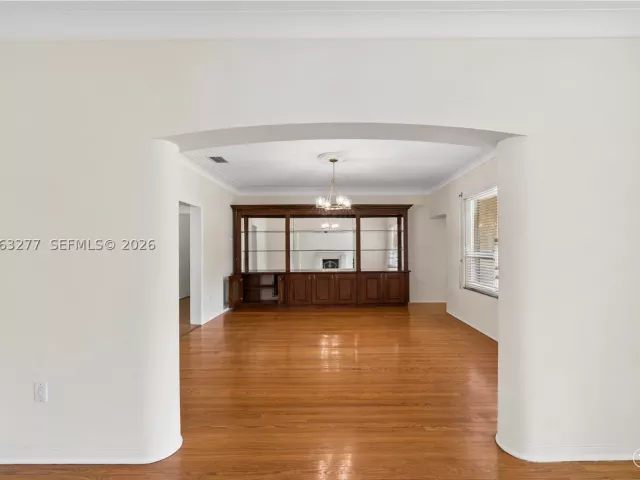 4-bedroom home for rent in Coral Gables - 2514 E Granada Blvd n/a - MondialRealty