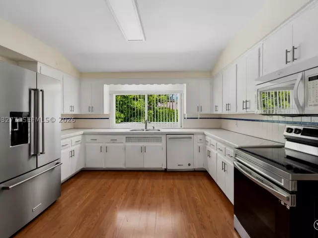 4-bedroom home for rent in Coral Gables - 2514 E Granada Blvd n/a - MondialRealty