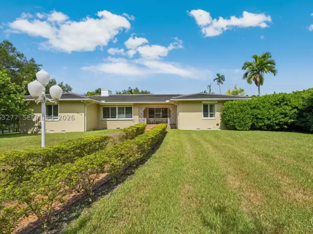 4-bedroom home for rent in Coral Gables - 2514 E Granada Blvd n/a - MondialRealty