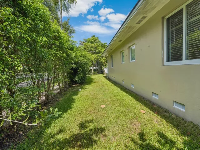4-bedroom home for rent in Coral Gables - 2514 E Granada Blvd n/a - MondialRealty