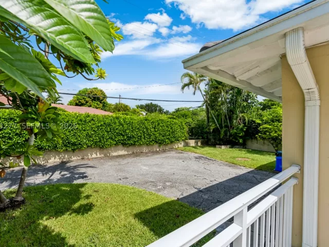 4-bedroom home for rent in Coral Gables - 2514 E Granada Blvd n/a - MondialRealty
