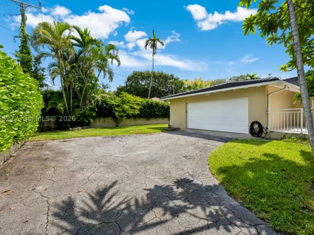 4-bedroom home for rent in Coral Gables - 2514 E Granada Blvd n/a - MondialRealty