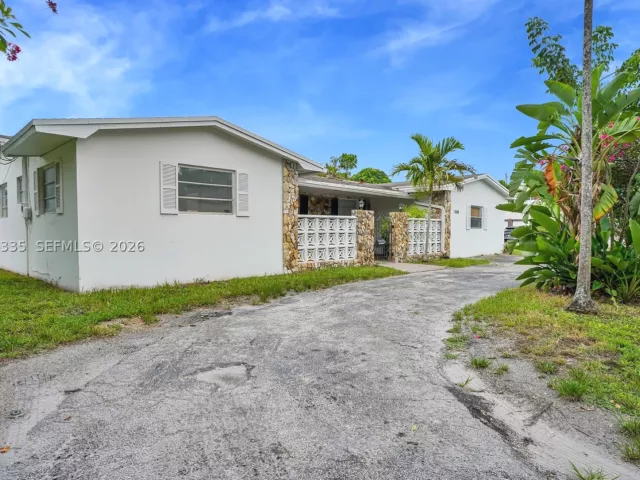 3-bedroom home for rent in Miami - 17355 NE 7th Ave - MondialRealty