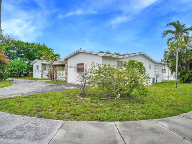 3-bedroom home for rent in Miami - 17355 NE 7th Ave - MondialRealty