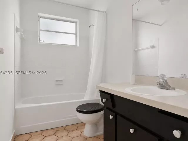 3-bedroom home for rent in Miami - 17355 NE 7th Ave - MondialRealty