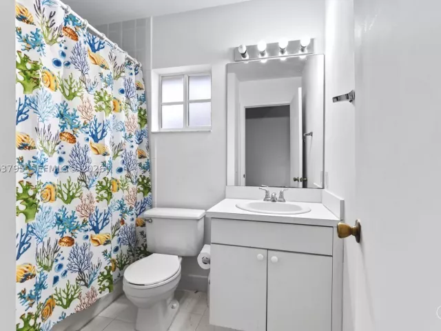 4-bedroom home for sale in Miami - 14156 SW 163rd Ter - MondialRealty