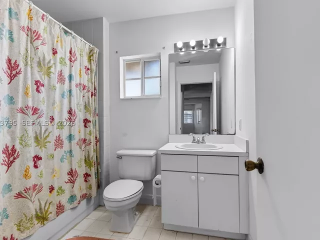 4-bedroom home for sale in Miami - 14156 SW 163rd Ter - MondialRealty