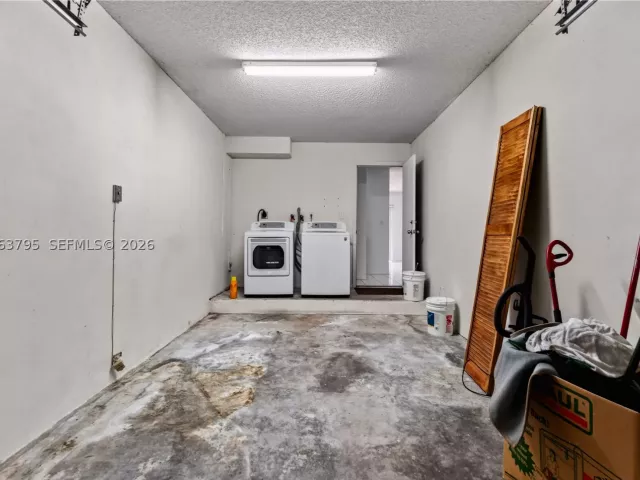 4-bedroom home for sale in Miami - 14156 SW 163rd Ter - MondialRealty