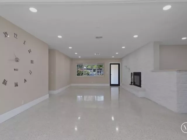 3-bedroom home for sale in Pompano Beach - 570 SE 2ND Avenue - MondialRealty