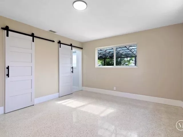 3-bedroom home for sale in Pompano Beach - 570 SE 2ND Avenue - MondialRealty