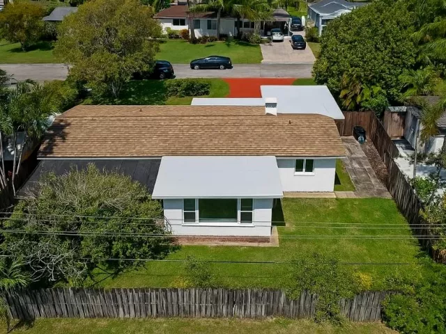 3-bedroom home for sale in Pompano Beach - 570 SE 2ND Avenue - MondialRealty