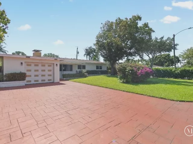 3-bedroom home for sale in Pompano Beach - 570 SE 2ND Avenue - MondialRealty