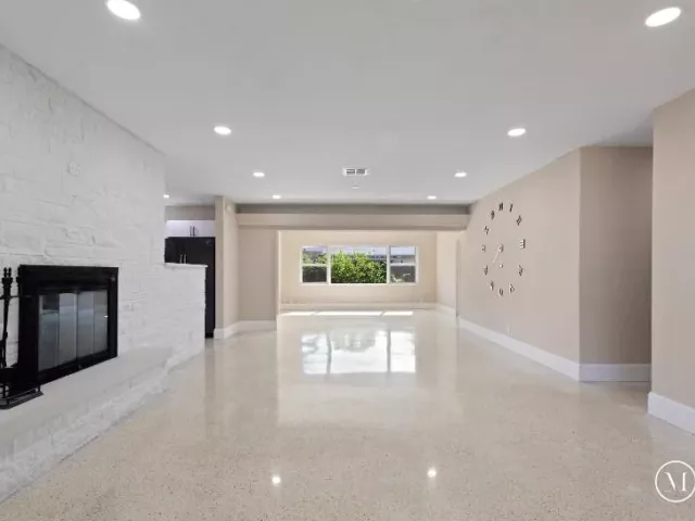 3-bedroom home for sale in Pompano Beach - 570 SE 2ND Avenue - MondialRealty