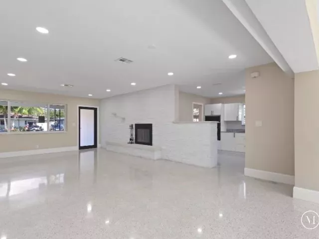 3-bedroom home for sale in Pompano Beach - 570 SE 2ND Avenue - MondialRealty