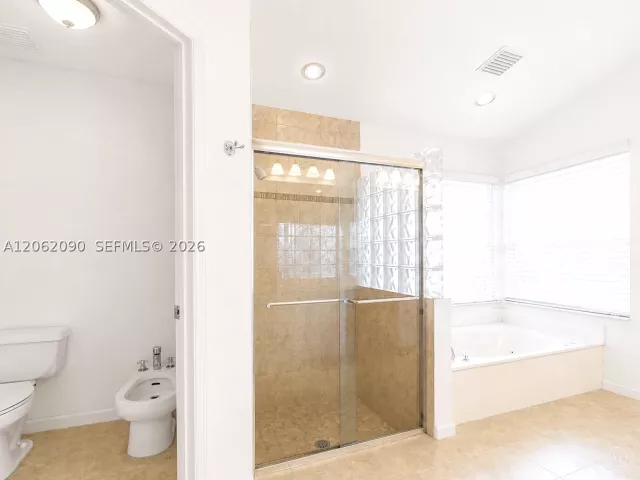 4-bedroom home for sale in Pembroke Pines - 19334 NW 12th St - MondialRealty