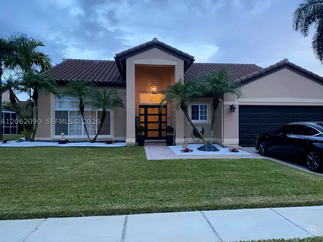 4-bedroom home for sale in Pembroke Pines - 19334 NW 12th St - MondialRealty