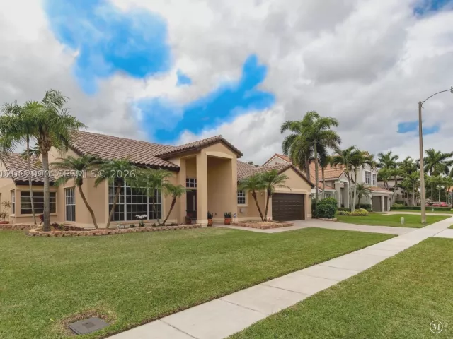 4-bedroom home for sale in Pembroke Pines - 19334 NW 12th St - MondialRealty