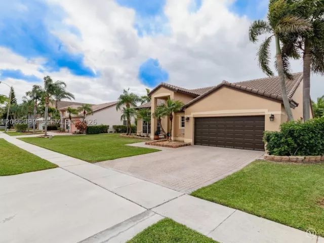 4-bedroom home for sale in Pembroke Pines - 19334 NW 12th St - MondialRealty