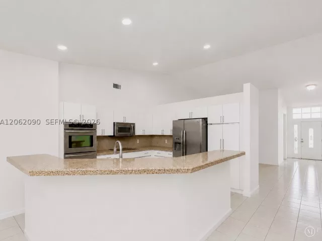 4-bedroom home for sale in Pembroke Pines - 19334 NW 12th St - MondialRealty