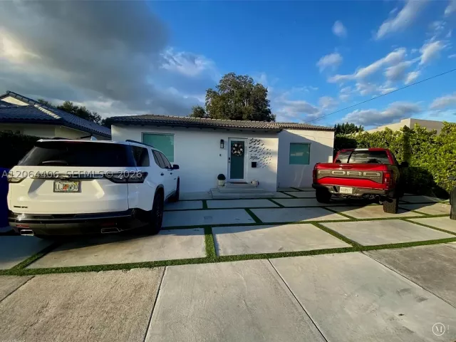 2-bedroom home for rent in Miami - 1935 SW 24th Ter - MondialRealty