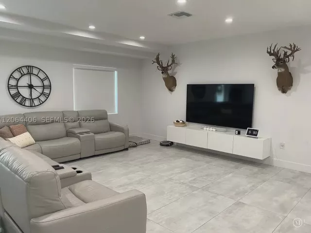 2-bedroom home for rent in Miami - 1935 SW 24th Ter - MondialRealty