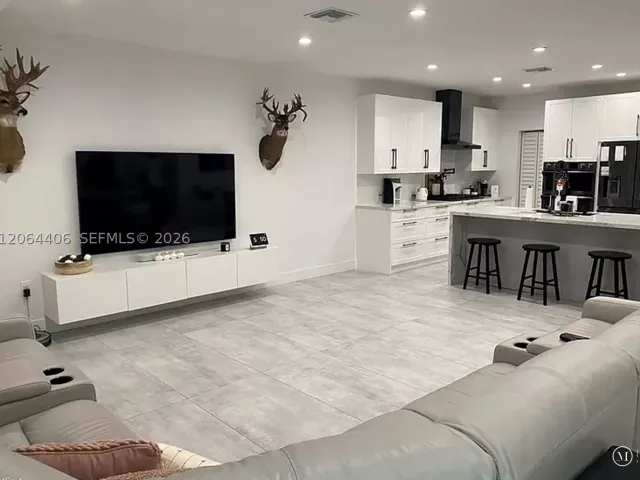 2-bedroom home for rent in Miami - 1935 SW 24th Ter - MondialRealty