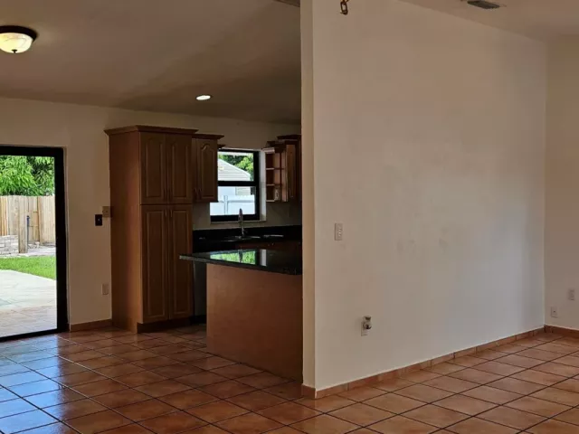 3-bedroom home for rent in Miami - 14765 SW 82nd St - MondialRealty