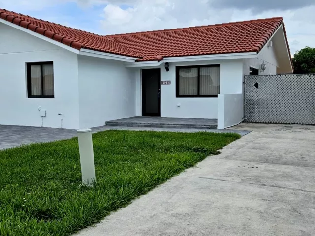 3-bedroom home for rent in Miami - 14765 SW 82nd St - MondialRealty