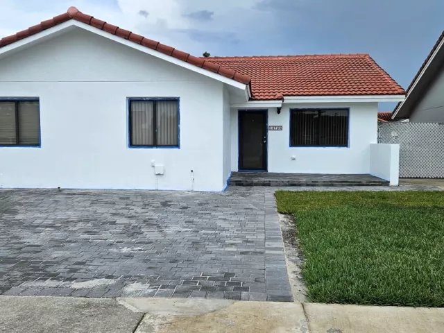 3-bedroom home for rent in Miami - 14765 SW 82nd St - MondialRealty