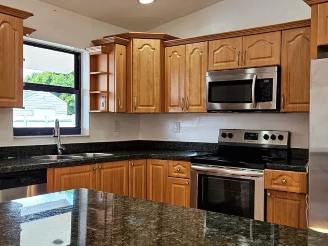 3-bedroom home for rent in Miami - 14765 SW 82nd St - MondialRealty