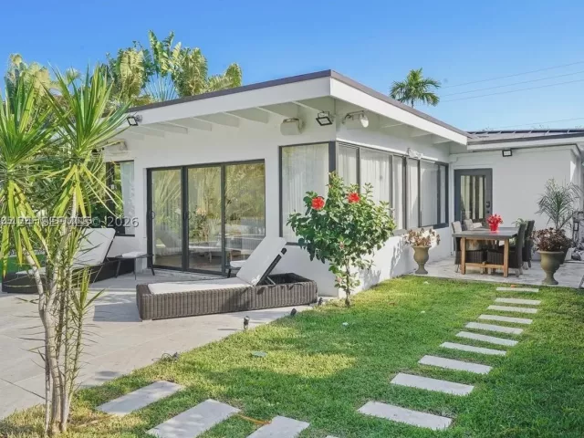 5-bedroom home for rent in Miami Beach - 1625 Daytonia Rd - MondialRealty