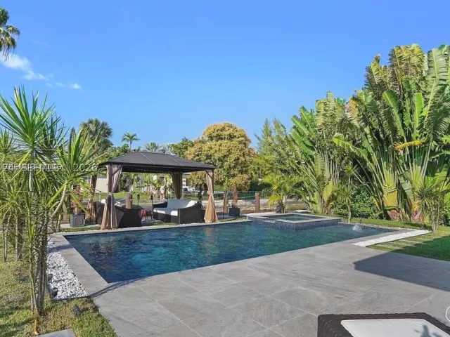 5-bedroom home for rent in Miami Beach - 1625 Daytonia Rd - MondialRealty