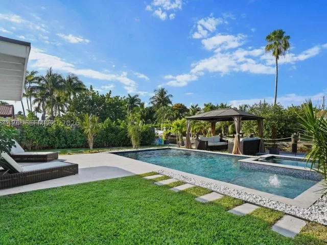 5-bedroom home for rent in Miami Beach - 1625 Daytonia Rd - MondialRealty