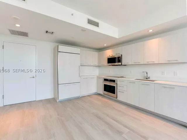 1-bedroom condo for rent in Miami - 55 SW 9th St 3507 - MondialRealty