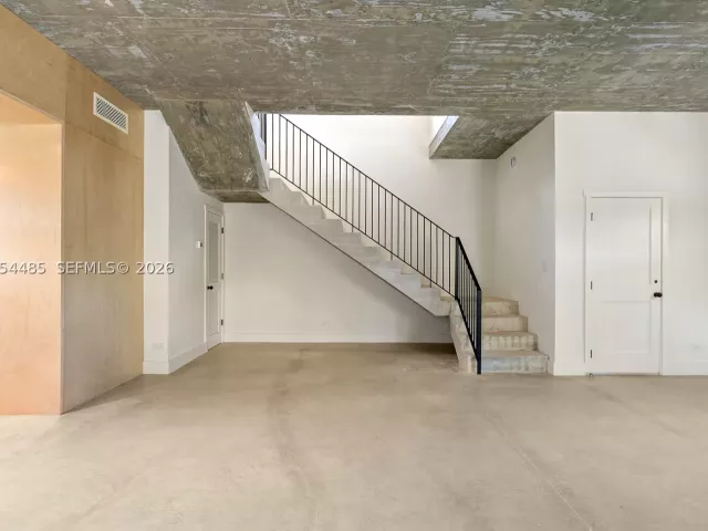 3-bedroom home for rent in Miami - 3620 Plaza Street - MondialRealty