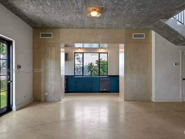 3-bedroom home for rent in Miami - 3620 Plaza Street - MondialRealty