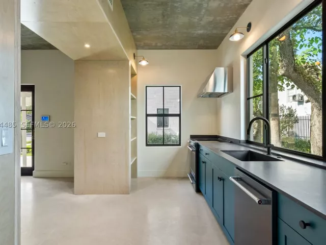 3-bedroom home for rent in Miami - 3620 Plaza Street - MondialRealty