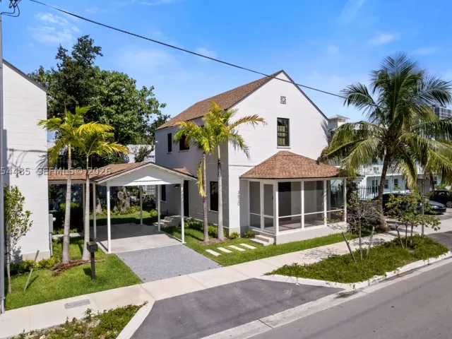 3-bedroom home for rent in Miami - 3620 Plaza Street - MondialRealty
